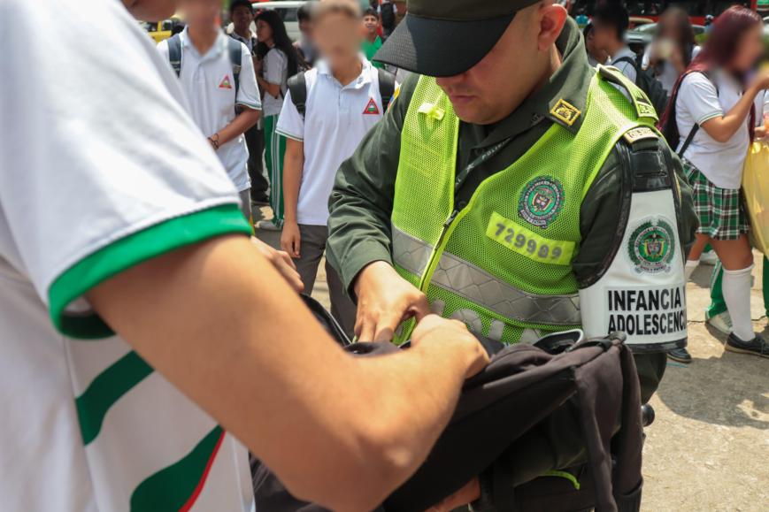 Autoridades intensifican operativos de seguridad en colegios