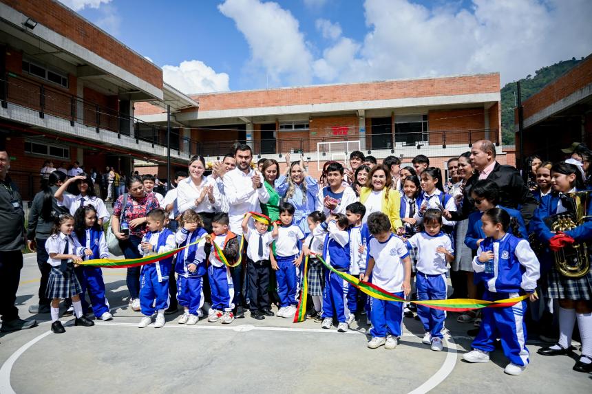 Alcaldesa entrega moderna infraestructura a la Institución Educativa Diego Fallón