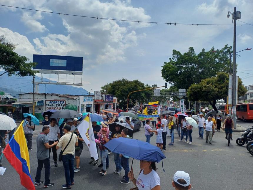 Masiva marcha en Ibagué en respaldo a la consulta popular por reformas