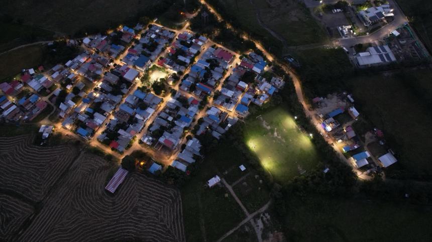 Cancha de La Miel estrena iluminación LED y transforma la vida de deportistas