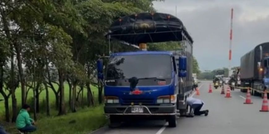 Conductor muere en la Variante de Ibagué tras ser aplastado por su propio camión