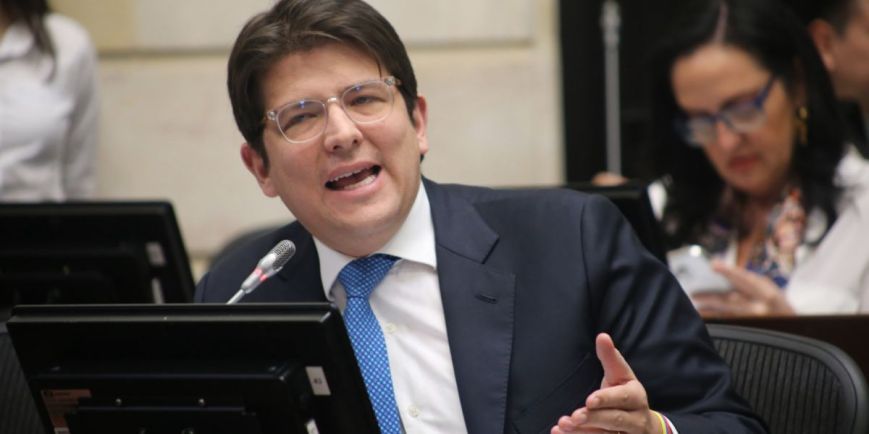 Menor implicado en atentado contra Miguel Uribe: celular desaparecido y amenazas entorpecen investigación