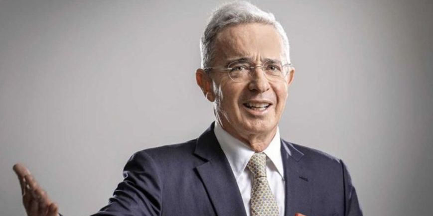 Álvaro Uribe es condenado a 12 años de prisión domiciliaria por fraude procesal y soborno
