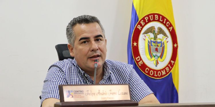 Diputado Felipe Ferro denuncia amenazas con fotos de sus hijos y equipo político