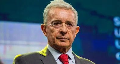 Álvaro Uribe fue operado en Medellín y alertó sobre la crisis del sistema de salud en Colombia
