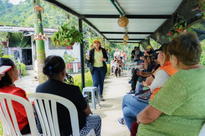 Carolina Hurtado recorre la zona rural de Ibagué y escucha las peticiones de sus habitantes
