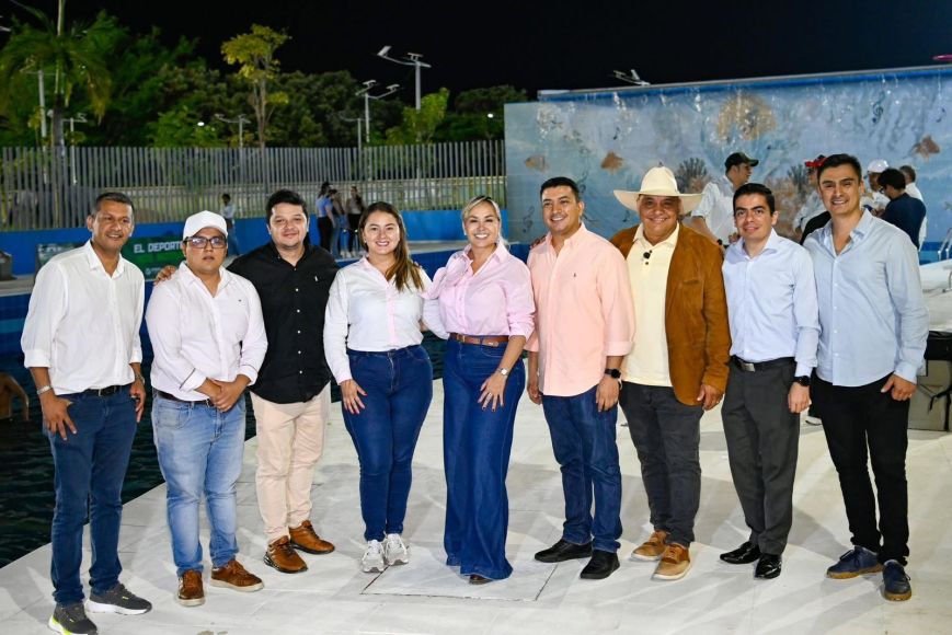 Sin Hurtado y rodeada por el Concejo: Aranda celebró la entrega de la piscina de olas