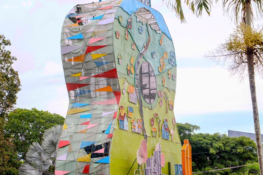 Lluvias dañan parte del monumento a La Guitarra y anuncian reparaciones tras ruptura de una membrana