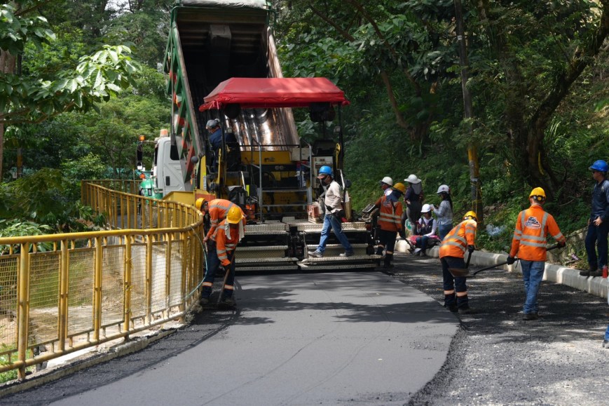 Más de 1.000 metros cuadrados fueron asfaltados en el Parque Centenario de Ibagué