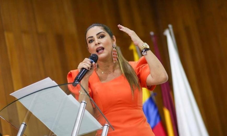 ¿La gobernadora juega a dos bandas en el barretismo?