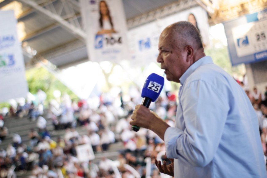 Óscar Barreto cuestiona el uso de insultos y ataques en redes sociales