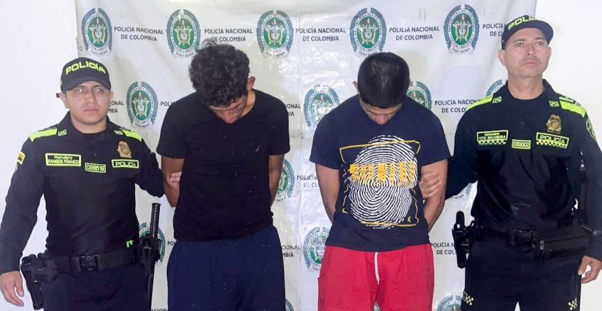 Capturan a dos hombres tras hurto con arma blanca en la avenida Ferrocarril