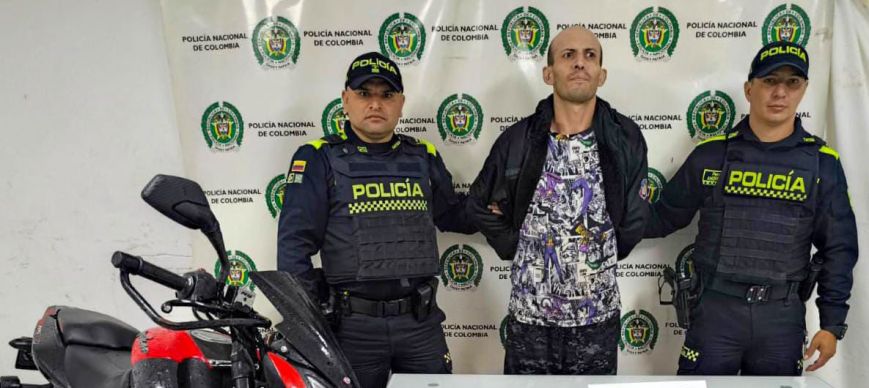 Capturan en Praderas de Santa Rita a hombre que huía con una motocicleta robada